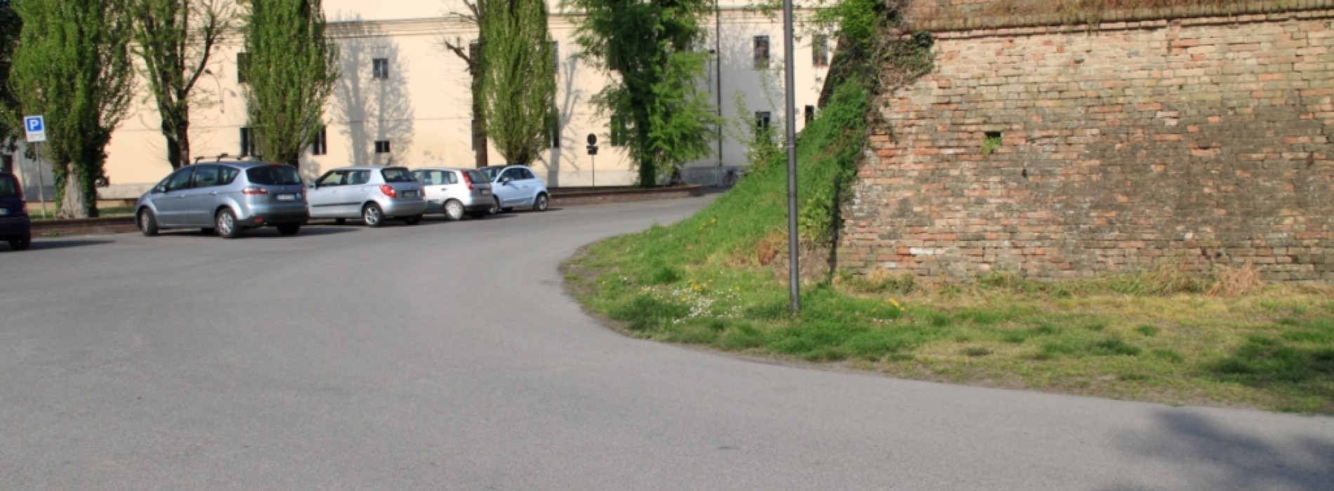 Asfaltature di strade e marciapiedi