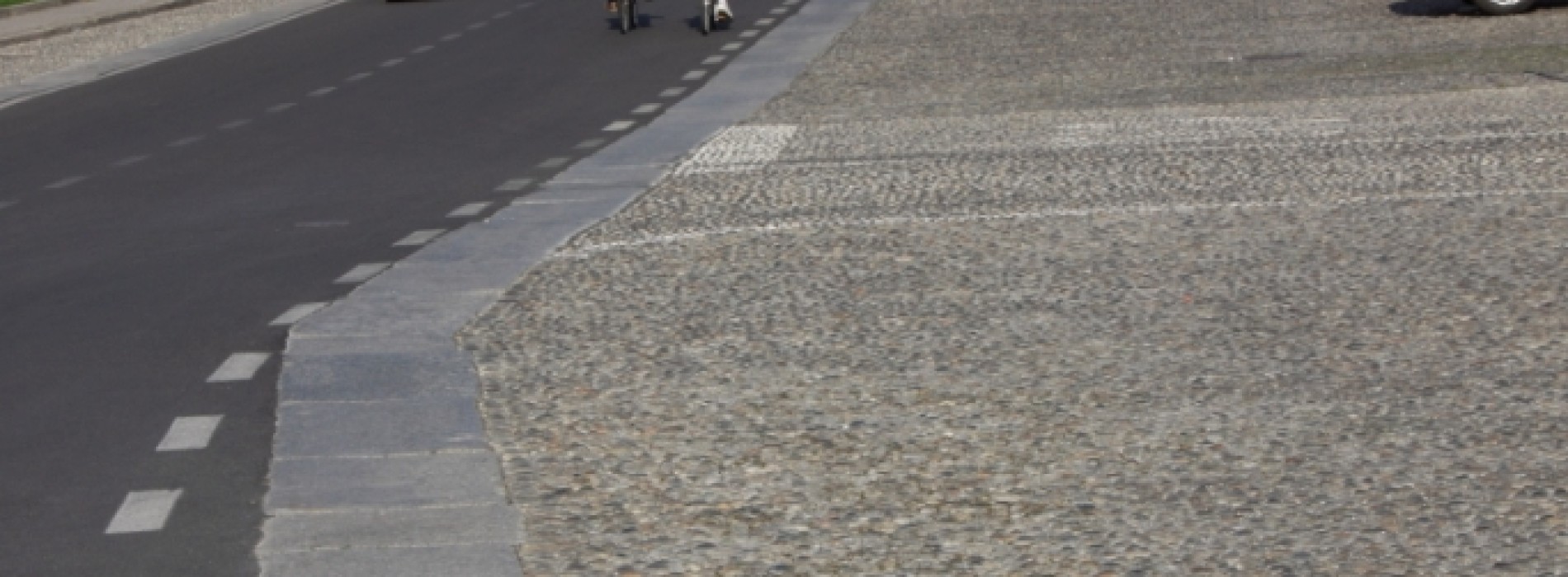 Asfaltature di strade e marciapiedi